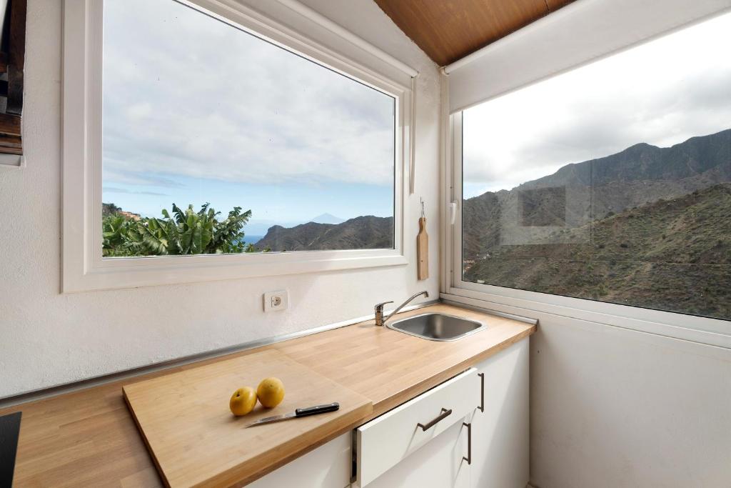 A general mountain view or a mountain view taken from the holiday home