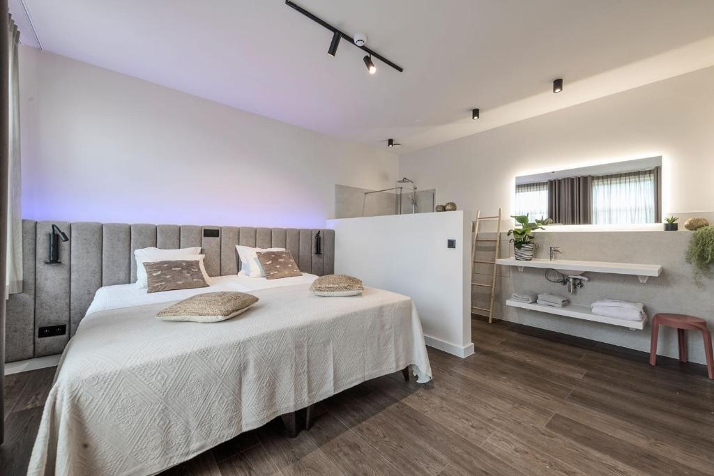 Postel nebo postele na pokoji v ubytování Hof van In & Wellness