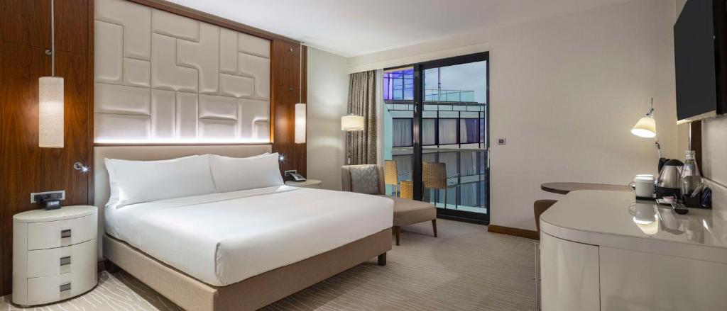 Hilton Batumi - Комната исполнительного короля с балконом и видом на море