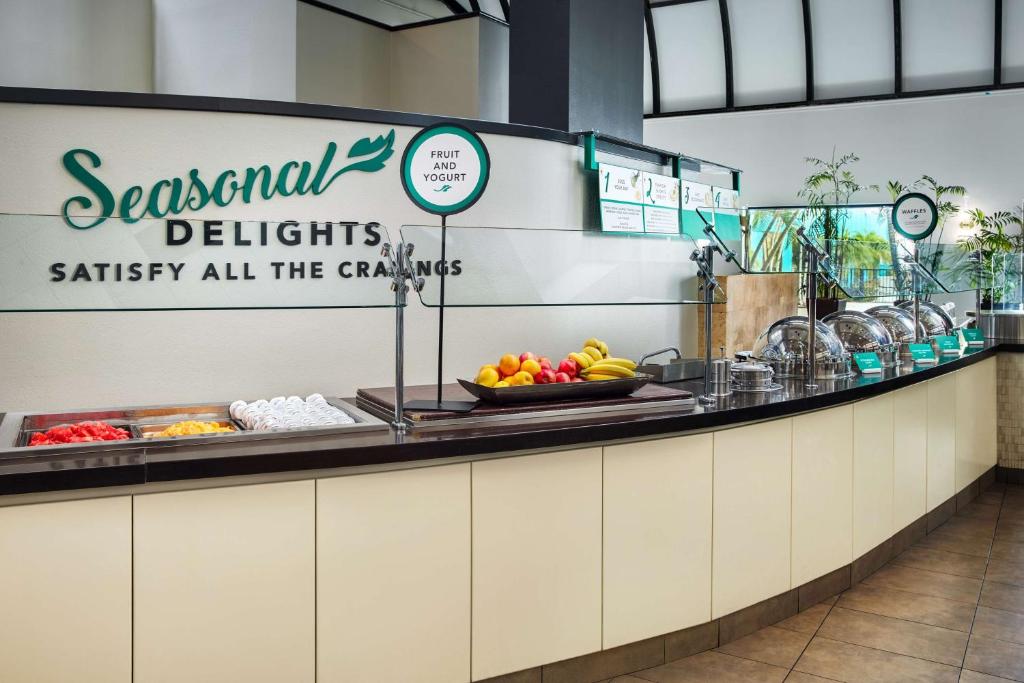 Holiday Inn Express What Time is Breakfast: Morning Delight!