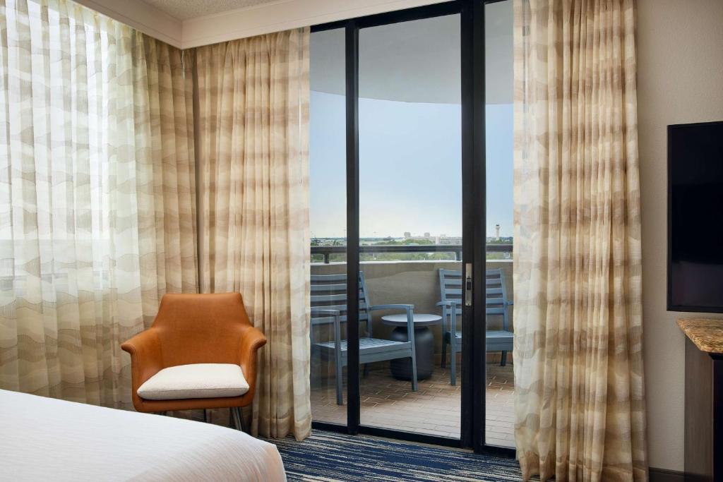 Embassy Suites by Hilton West Palm Beach Central photo