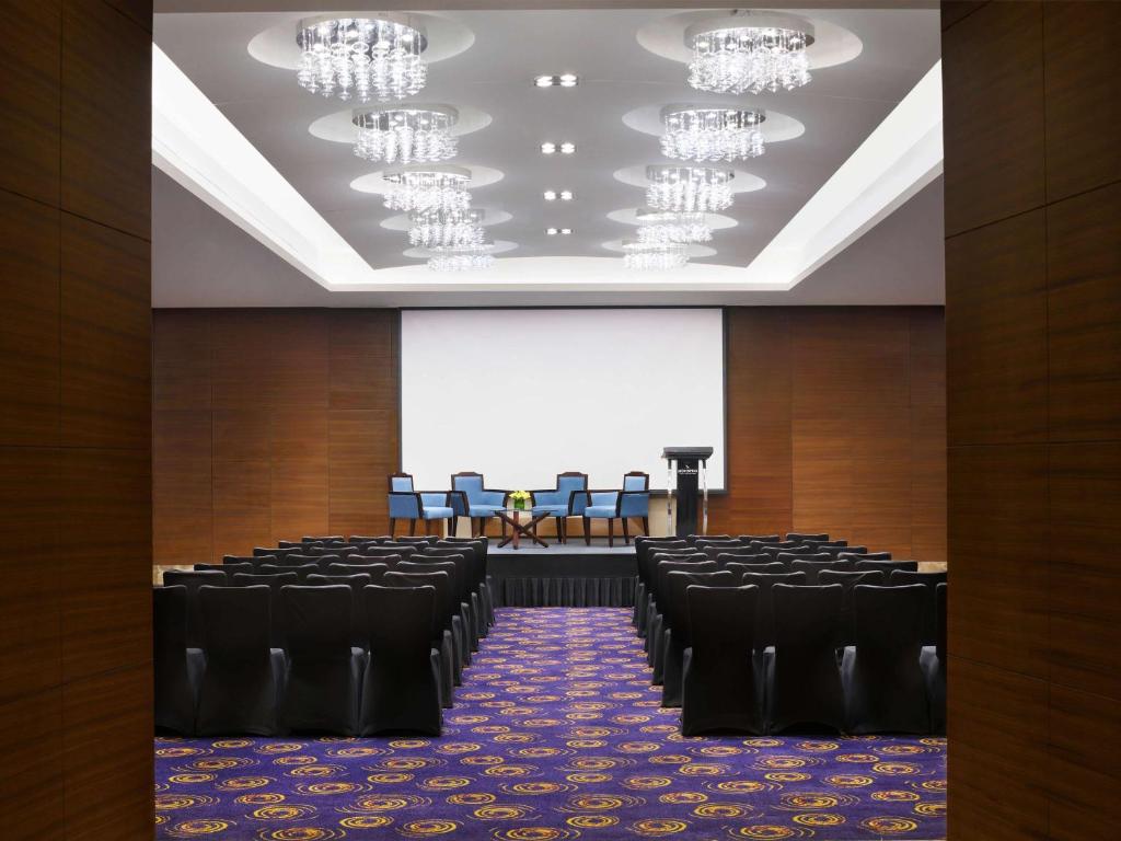 Der Geschäftsbereich oder Konferenzraum in der Unterkunft Mövenpick Hotel Jumeirah Beach