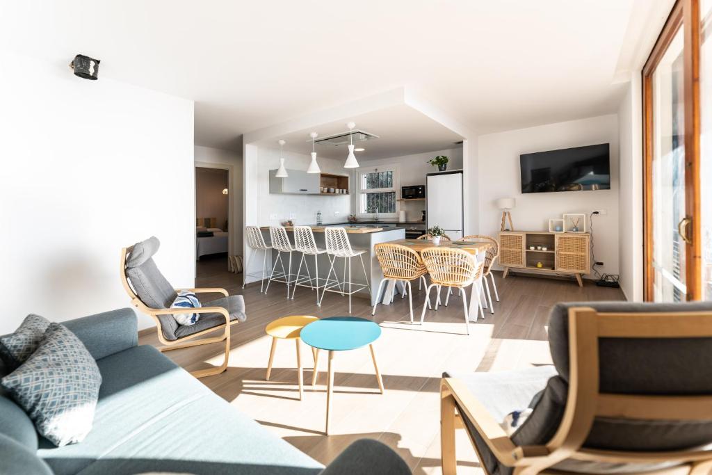 TV a/nebo společenská místnost v ubytování Blau d'Aro - Encanto y Relax en Platja d'Aro - Vistas al Mar y Parking privado