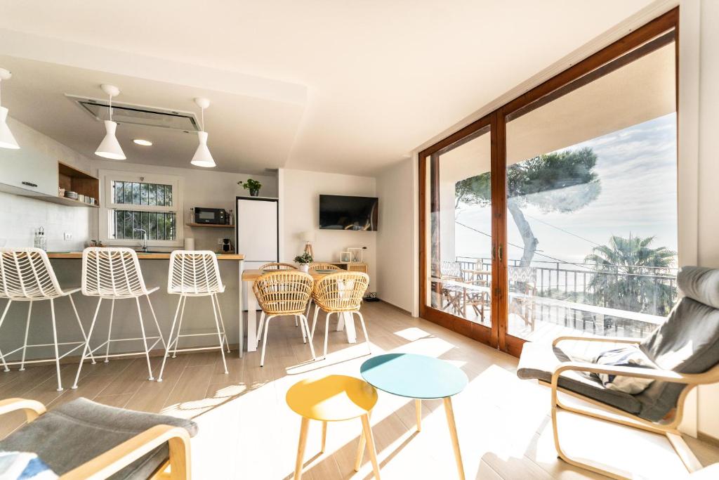 Kuchyň nebo kuchyňský kout v ubytování Blau d'Aro - Encanto y Relax en Platja d'Aro - Vistas al Mar y Parking privado