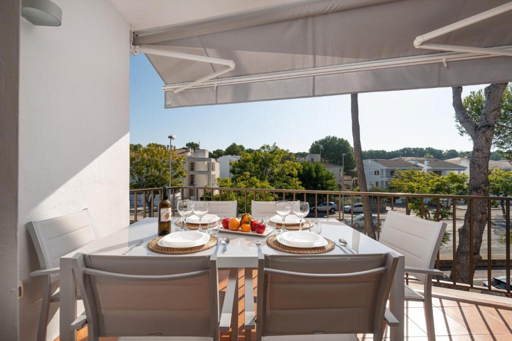 a white table and chairs on a balcony at La Encina in Port d'Alcudia
