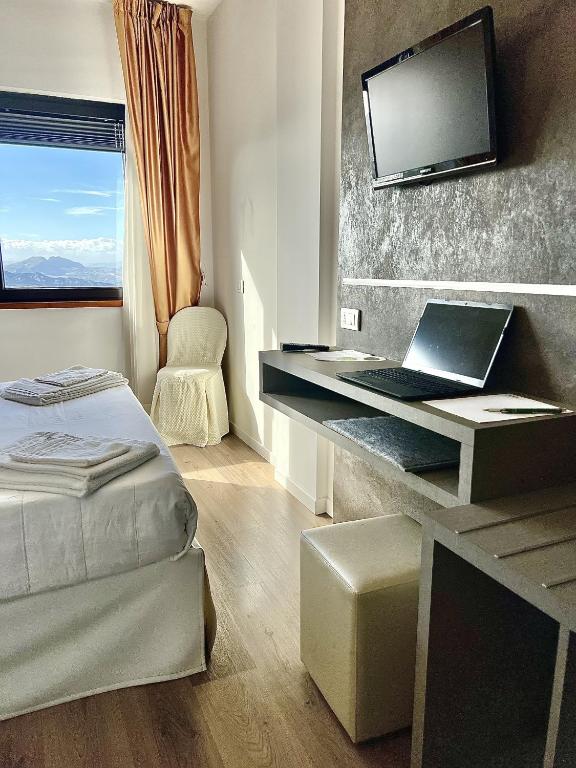 TV a/nebo společenská místnost v ubytování Hotel Joli