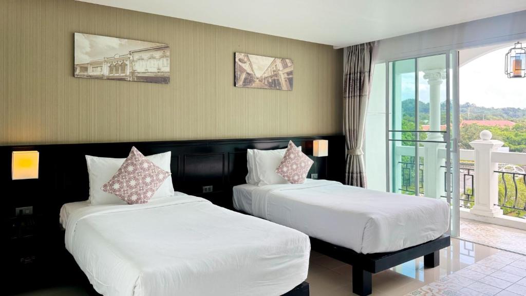 
Superior Twin with Bathtub
