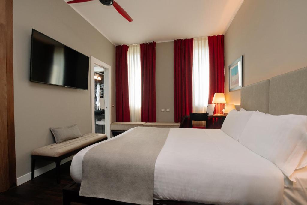 10 KEYS MILANO - Resim 7