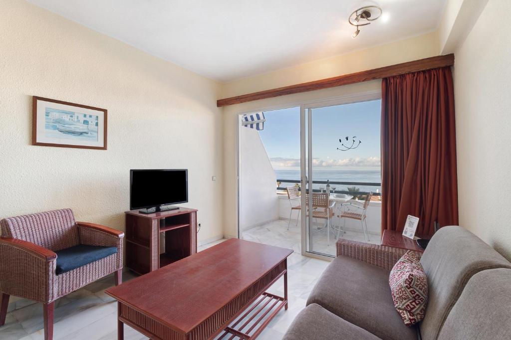 Televízia a/alebo spoločenská miestnosť v ubytovaní Apartament Over the Ocean