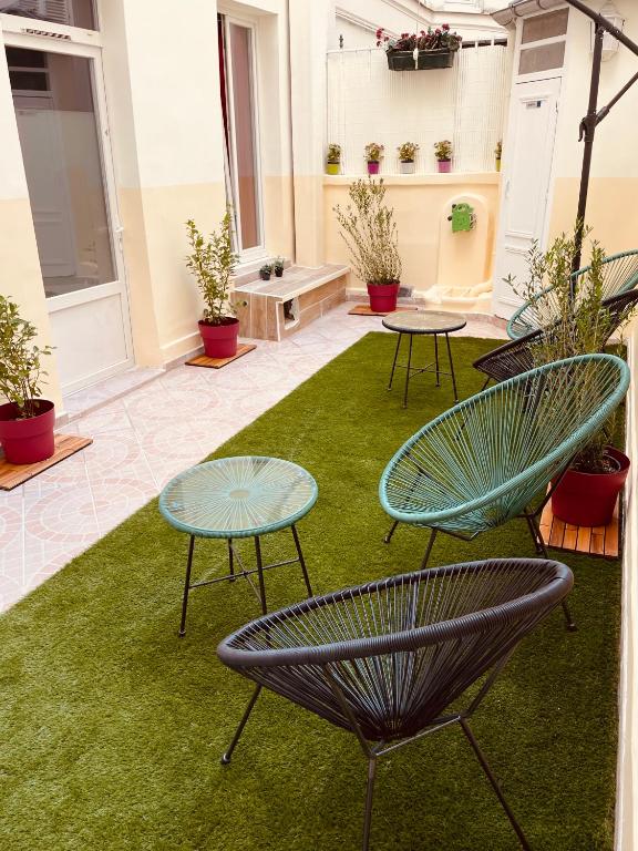 a room with chairs and tables on the grass at Pavillon Opéra Lafayette in Paris