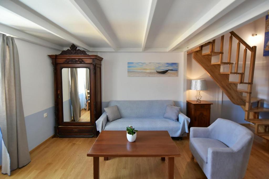 Posezení v ubytování Douskos Guesthouse
