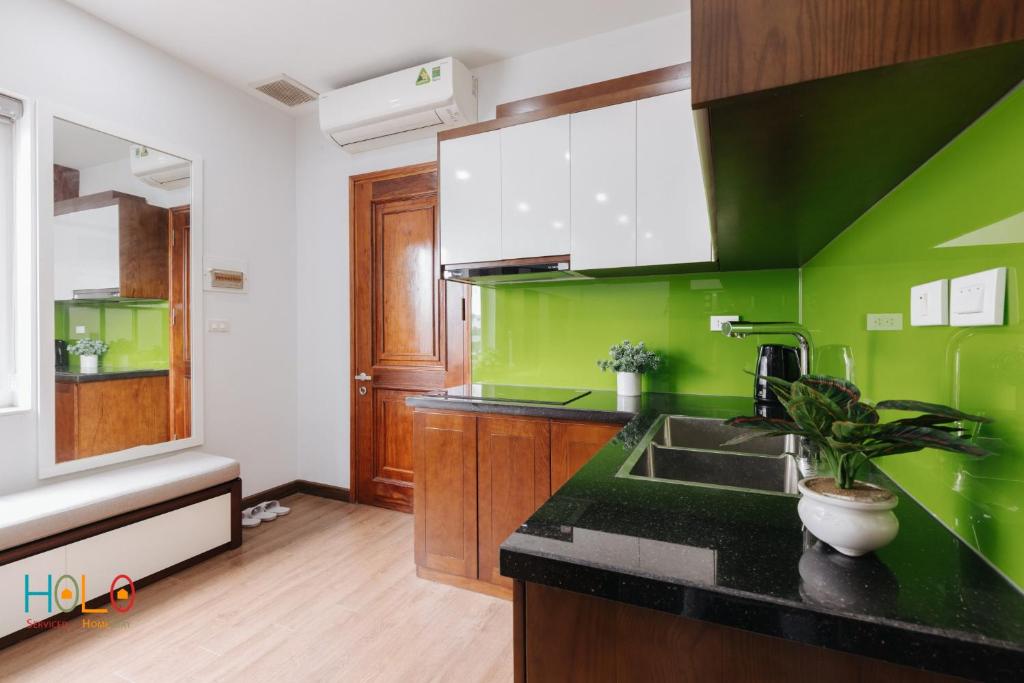 Kuchyň nebo kuchyňský kout v ubytování HoLo Central Hanoi - Serviced HomeStay