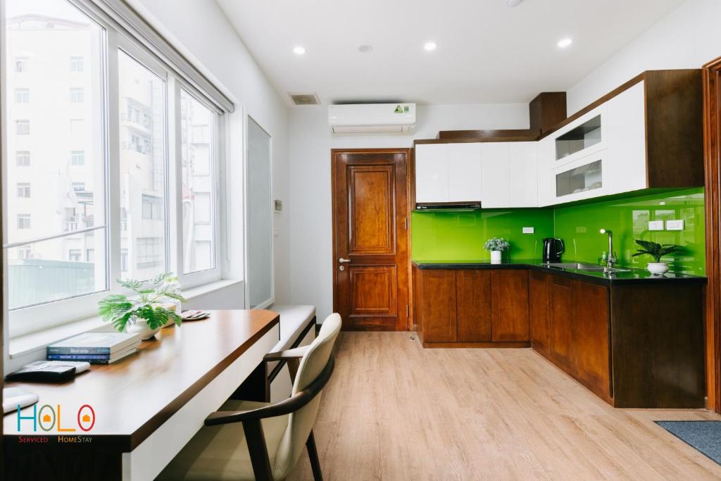 Kuchyň nebo kuchyňský kout v ubytování HoLo Central Hanoi - Serviced HomeStay
