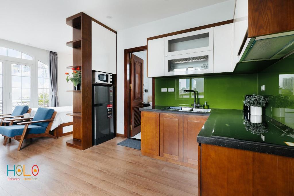 Kuchyň nebo kuchyňský kout v ubytování HoLo Central Hanoi - Serviced HomeStay