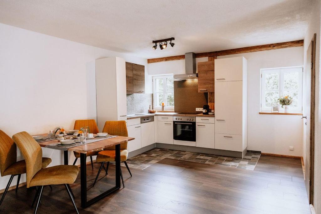 Kuchyň nebo kuchyňský kout v ubytování Das Schutzhaus-Bed and Breakfast-Dein Basislager im Salzkammergut