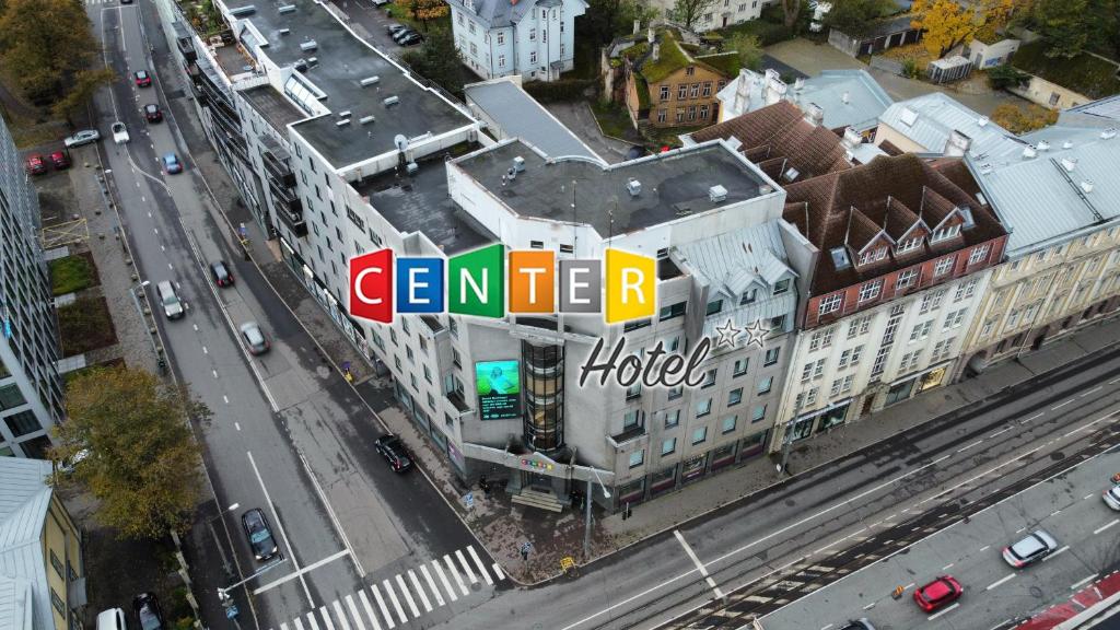 una vista aérea de un edificio con un cartel en él en Center Hotel, en Tallin