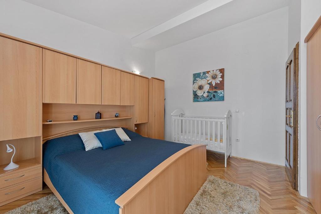 Posteľ alebo postele v izbe v ubytovaní Villa Almas - Heated Pool, Sauna, Gym and Tennis Court