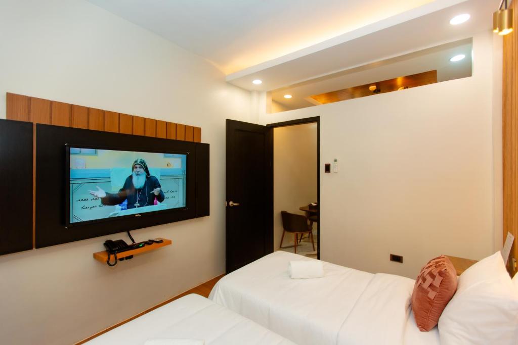 TV a/nebo společenská místnost v ubytování Rockfort Hotel