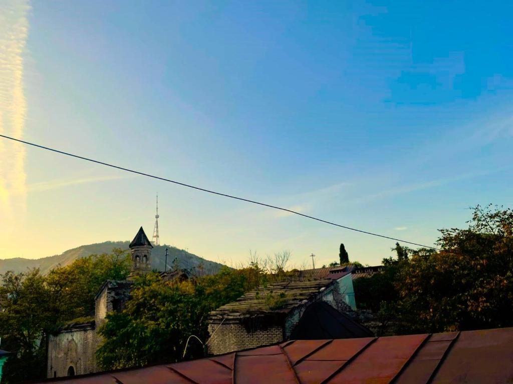 Nespecifikovaný výhled na hory nebo výhled na hory při pohledu z penzionu