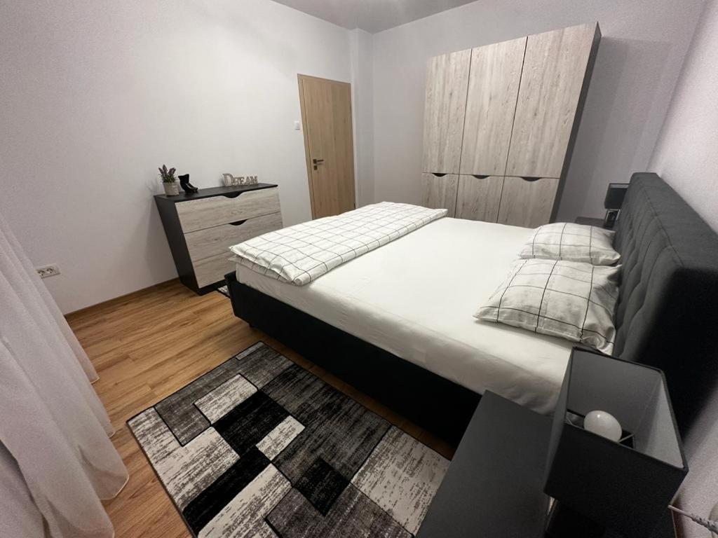 Postel nebo postele na pokoji v ubytování Emanuela Apartaments