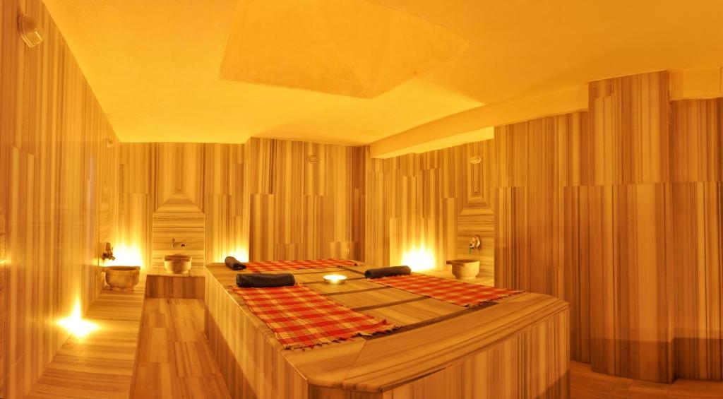 Postel nebo postele na pokoji v ubytování Erkal Resort Hotel