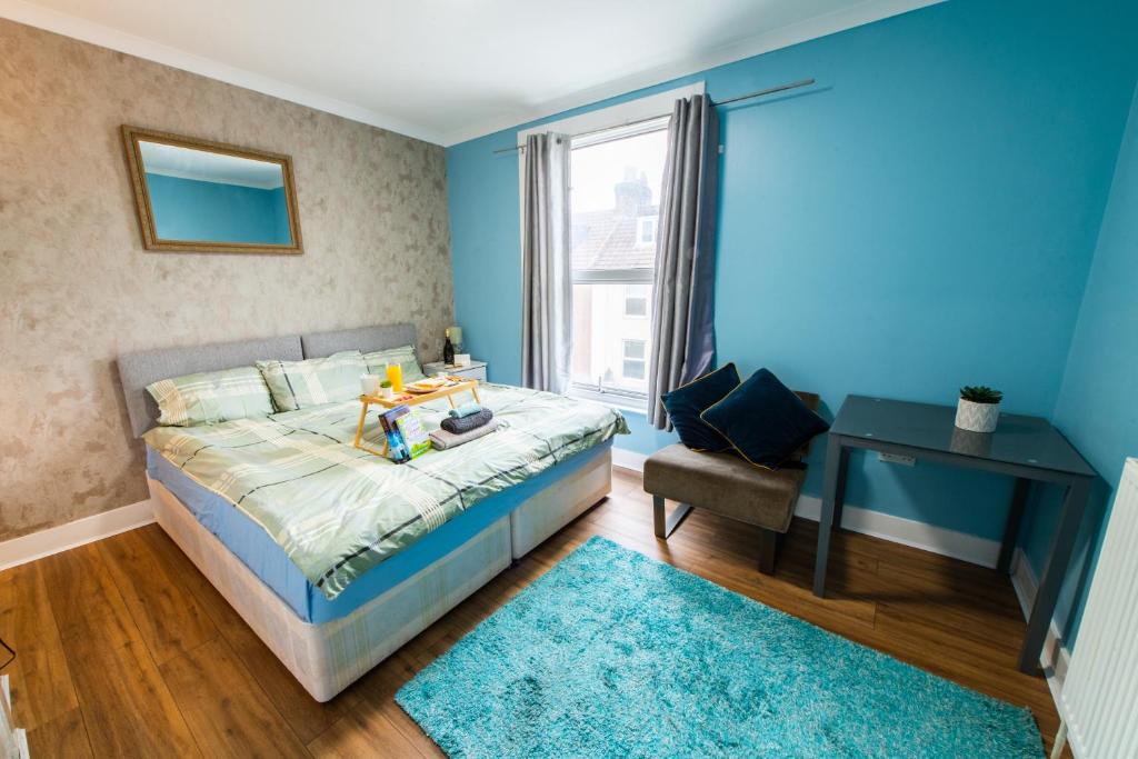 a bedroom with a bed and a table and a window at Excellent Maidstone City Centre 2 Bed Flat with Fast Wi-Fi in Maidstone