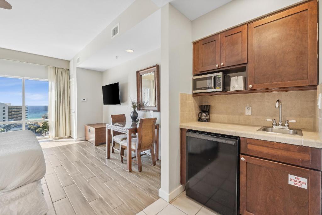 Luau at Sandestin Tower I & II - Studio Apartment 6634 (Tower II)