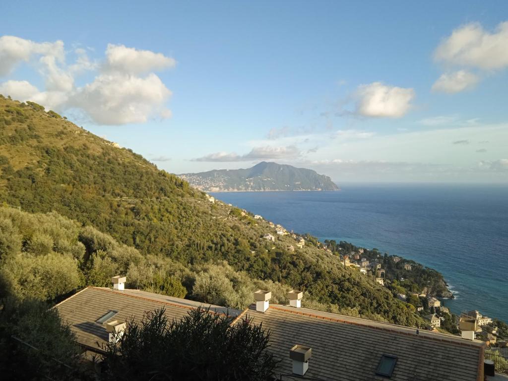 mit Blick auf die Amalfiküste und das Meer in der Unterkunft Sea Max Bogliasco in San Bernardo