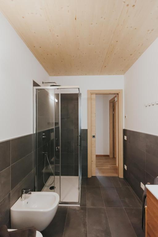 Koupelna v ubytování Falcade Lodge