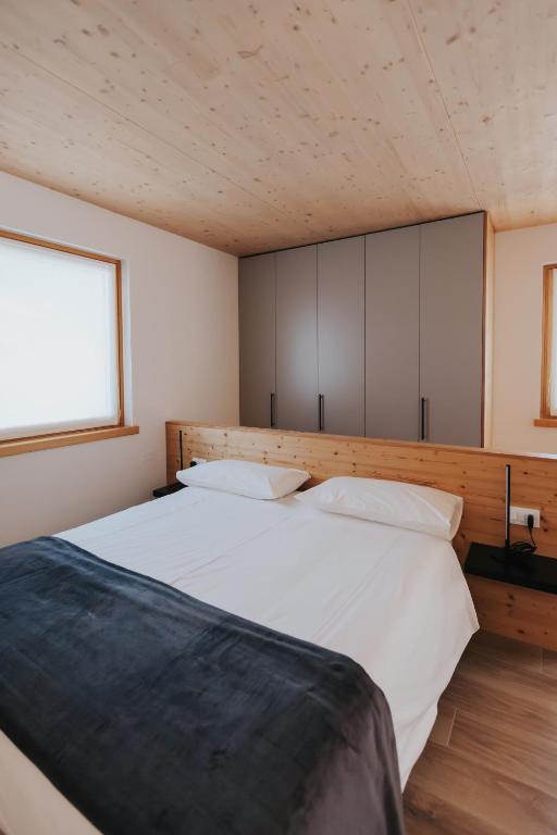 Postel nebo postele na pokoji v ubytování Falcade Lodge