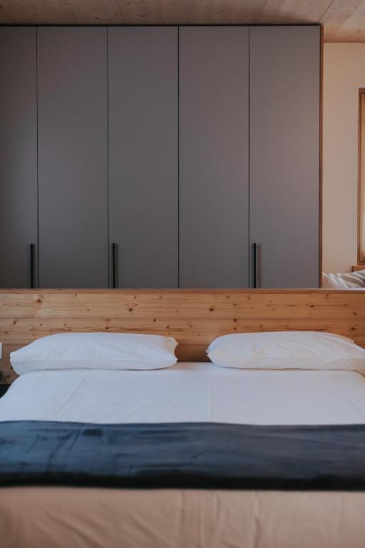 Postel nebo postele na pokoji v ubytování Falcade Lodge