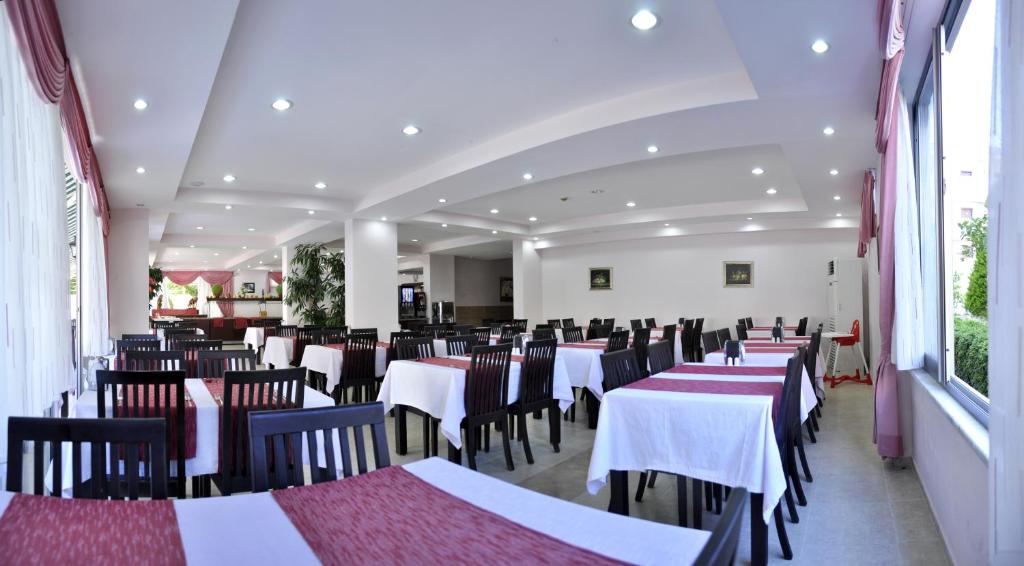 Restaurace v ubytování Erkal Resort Hotel