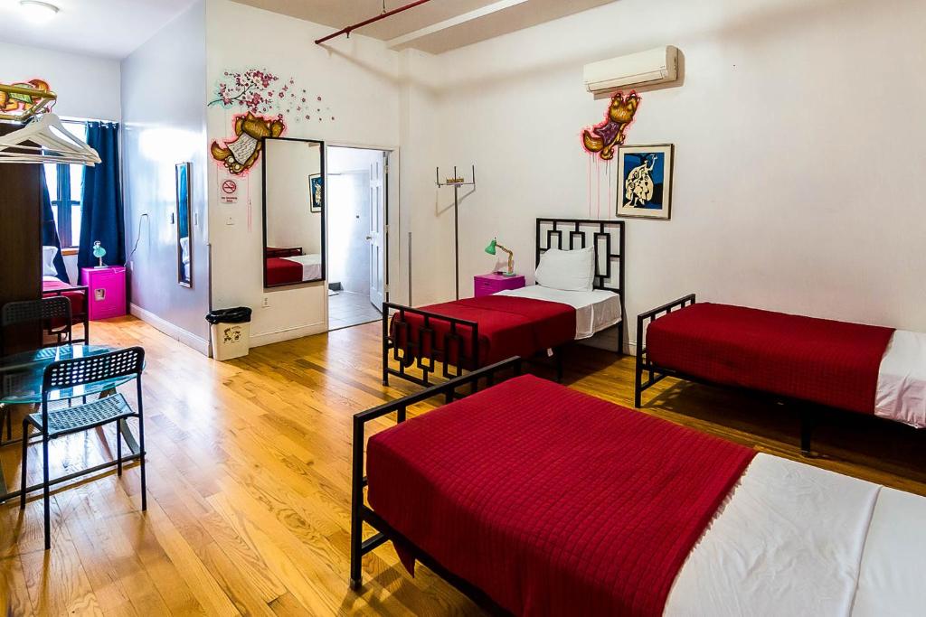 Voodi või voodid majutusasutuse NY Moore Hostel toas
