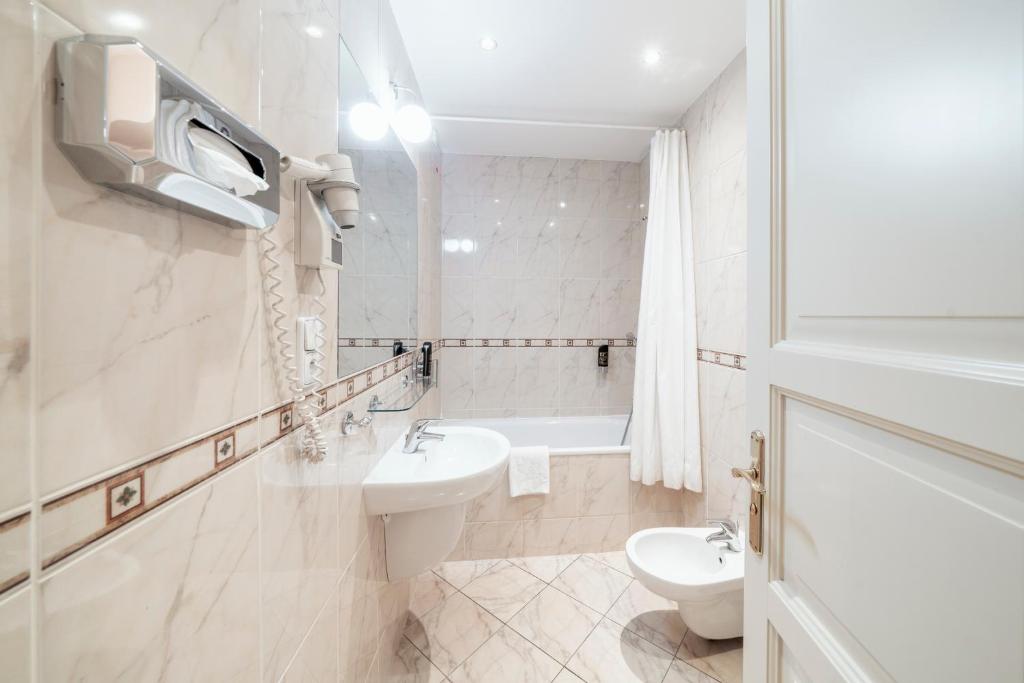 Hotel Raffaello Prague - Resim 36