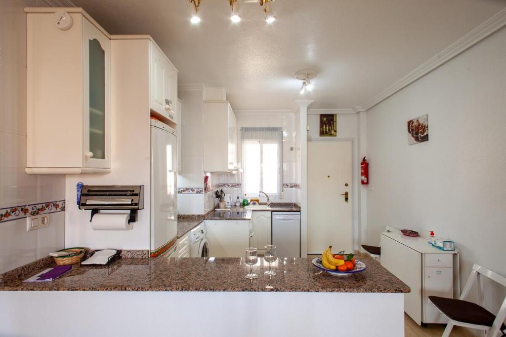 A kitchen or kitchenette at APARTAMENTO EL PALMERAL LOS NIETOS CERCA DE LA MANGA