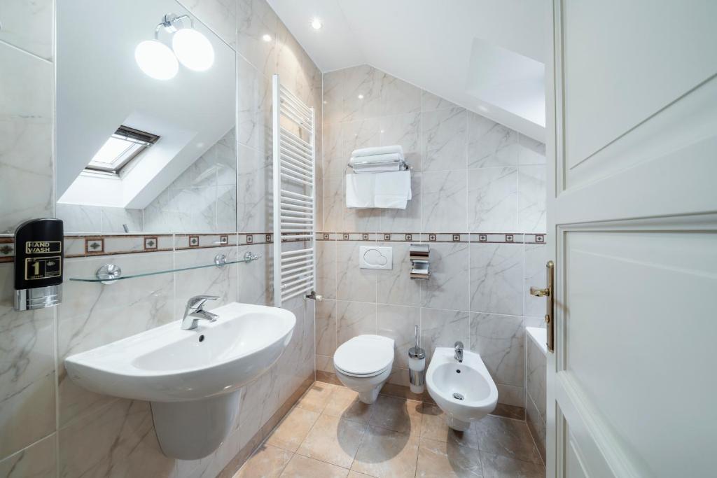 Hotel Raffaello Prague - Resim 39