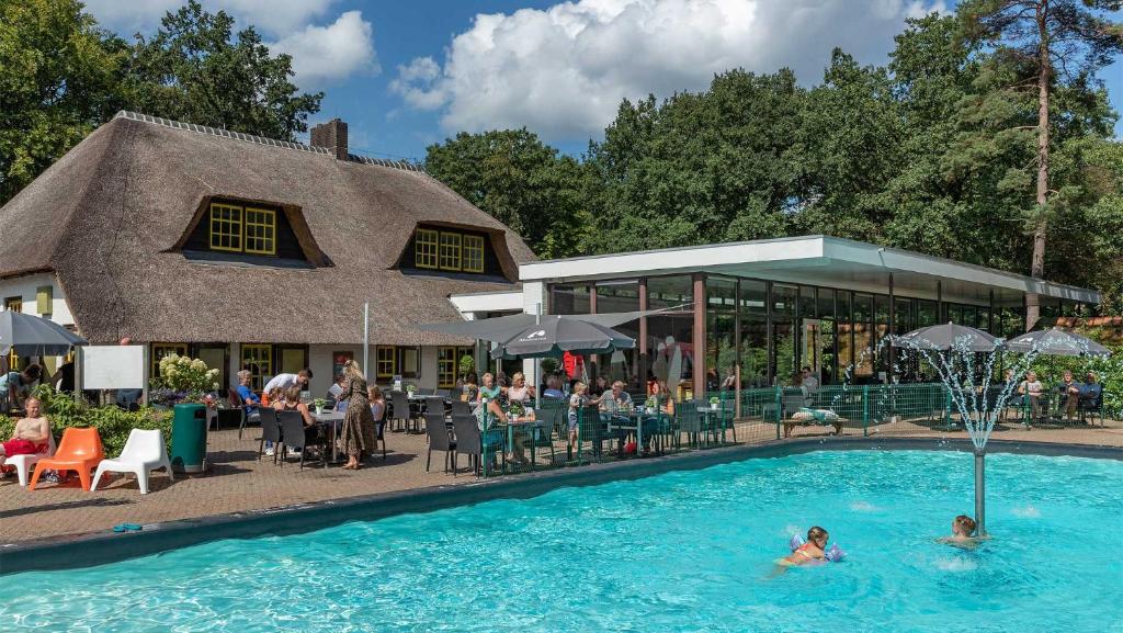 Bazén v ubytování Molecaten Park De Leemkule nebo v jeho okolí
