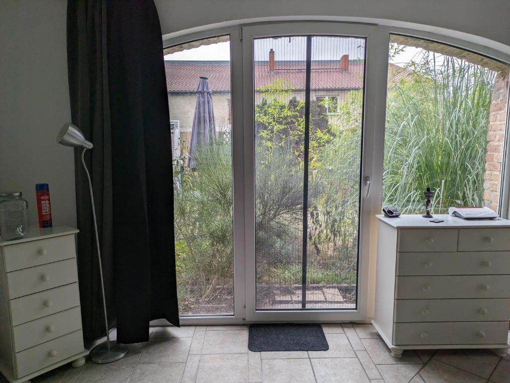 a room with a large sliding glass door at Künstlerappartment in Kremmen