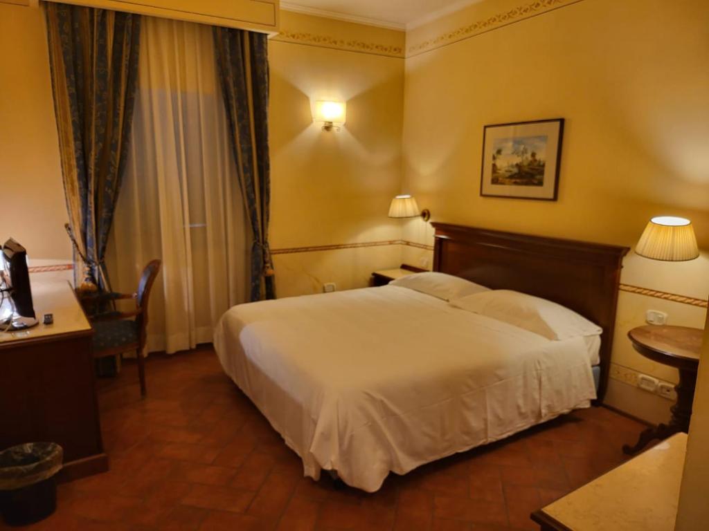 Postel nebo postele na pokoji v ubytování Hotel Logge Dei Mercanti