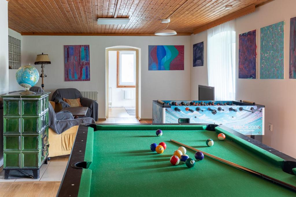 Biliár nebo kulečník v ubytování Art in Waldfrieden