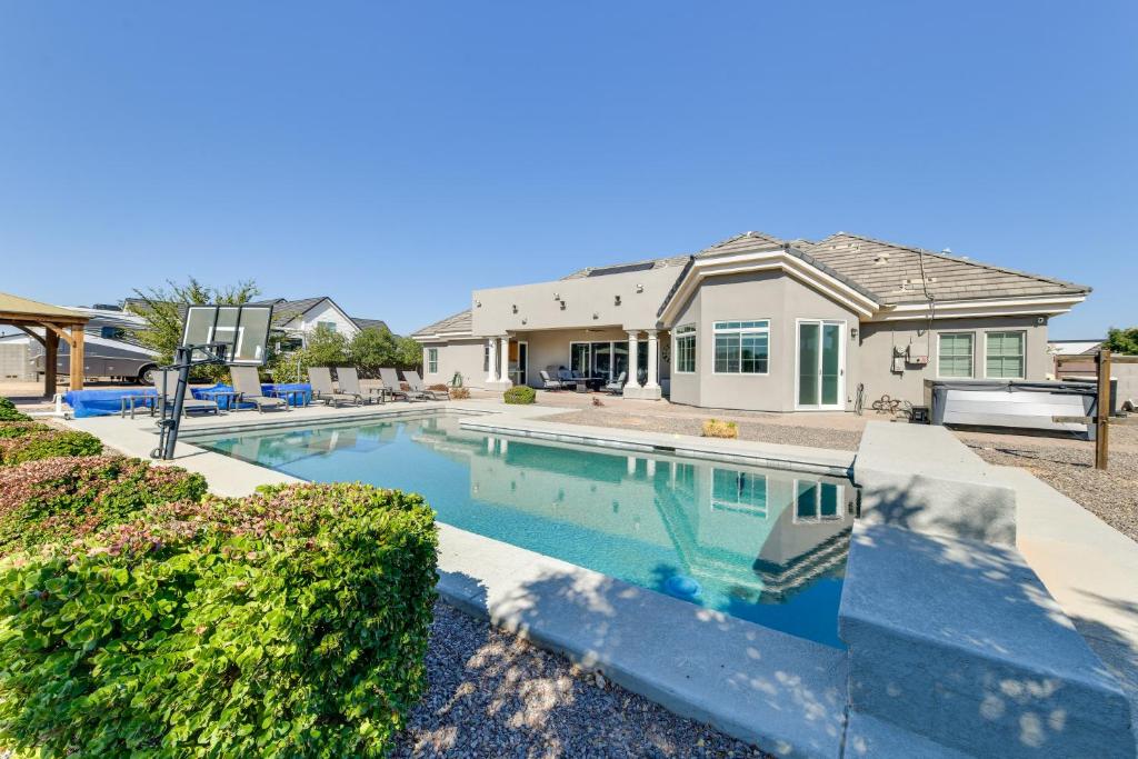 Spacious Queen Creek Home with Hot Tub and Pool!, Queen Creek Updated