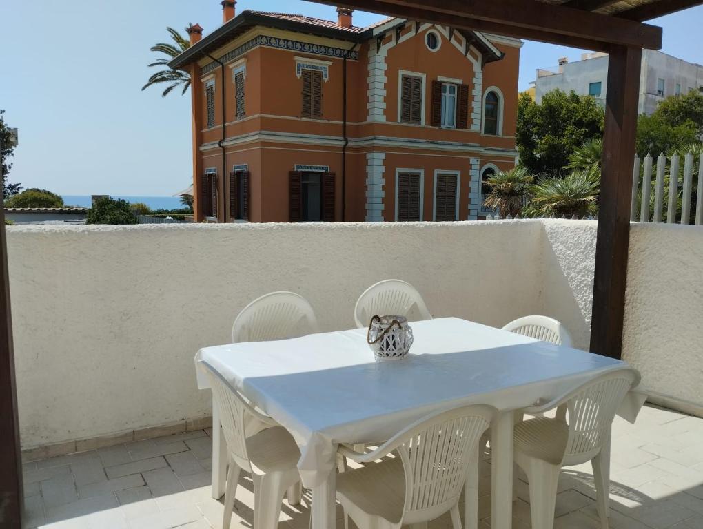 Balkón alebo terasa v ubytovaní Santa Marinella Appartamento centralissimo a 2 passi dal mare