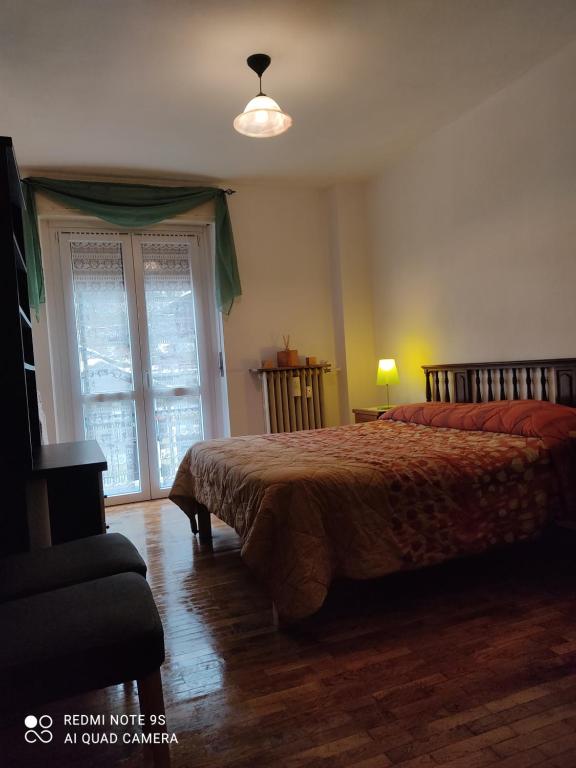 a bedroom with a bed and a window at Appartamento centro Brusson. in Brusson