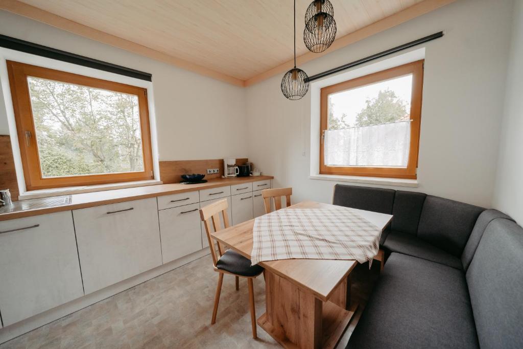 Kuchyňa alebo kuchynka v ubytovaní Ferienhäuser Inge und Seeblick