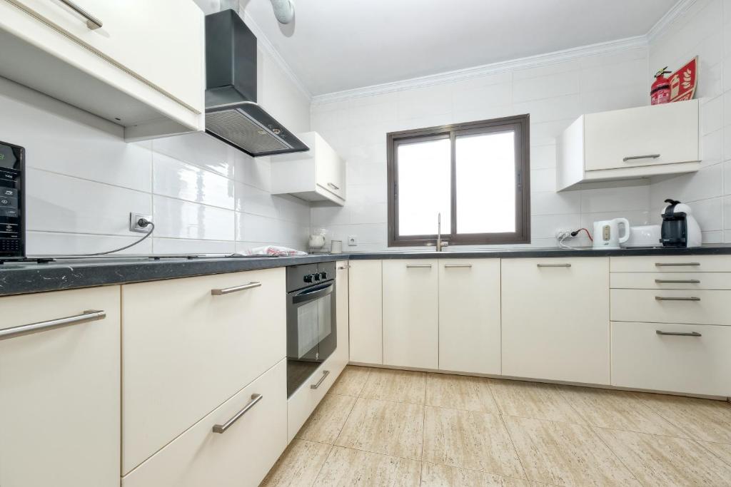 Kuchyň nebo kuchyňský kout v ubytování Villa Picasso private Pool