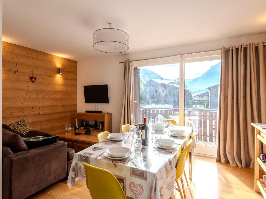 a dining room with a table and a large window at Appartement Morzine, 4 pièces, 6 personnes - FR-1-754-23 in Morzine