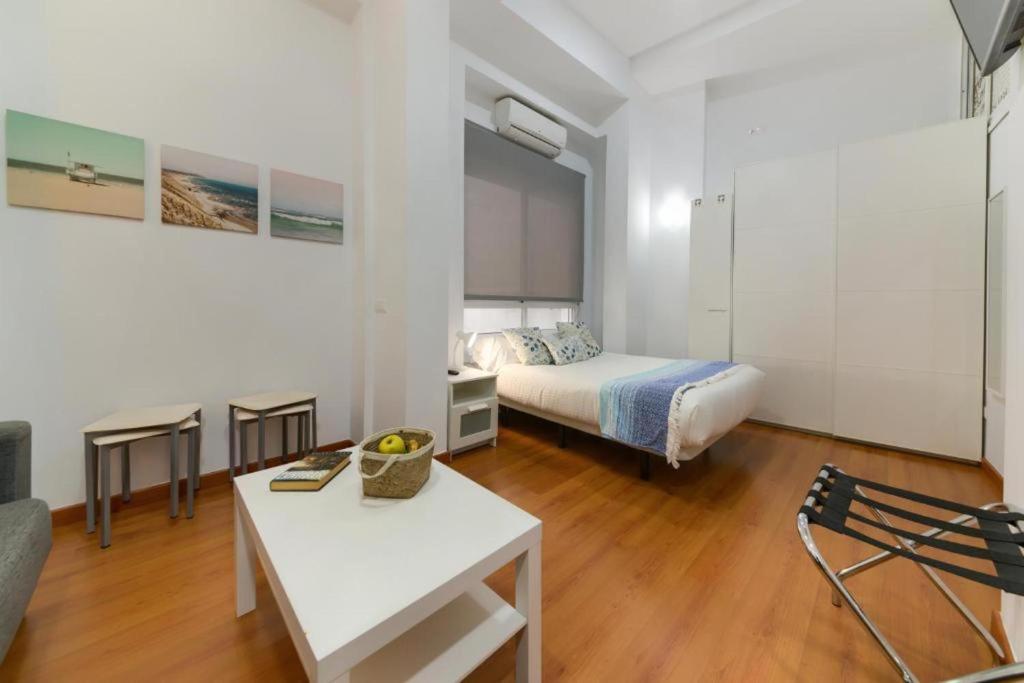 Apartments Holidays2Malaga City Center - Triple Studio Standard