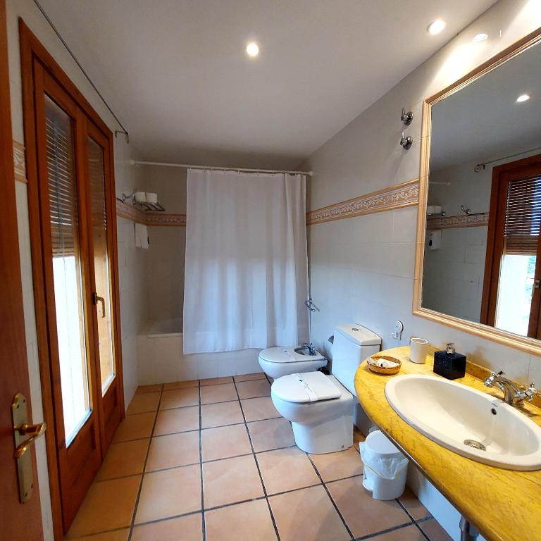 Hostal Tastavins - Chambre Triple Avec Vue Sur Montagne