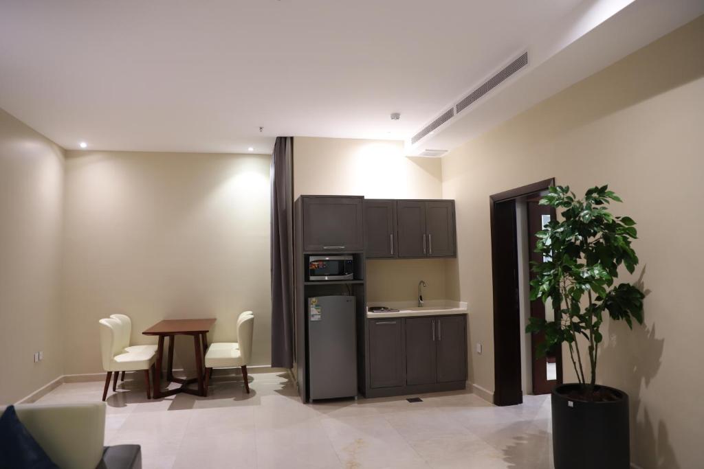 Kuchyň nebo kuchyňský kout v ubytování فندق جراند أوتيل للشقق المخدومة Grand Hotel Serviced Apartments