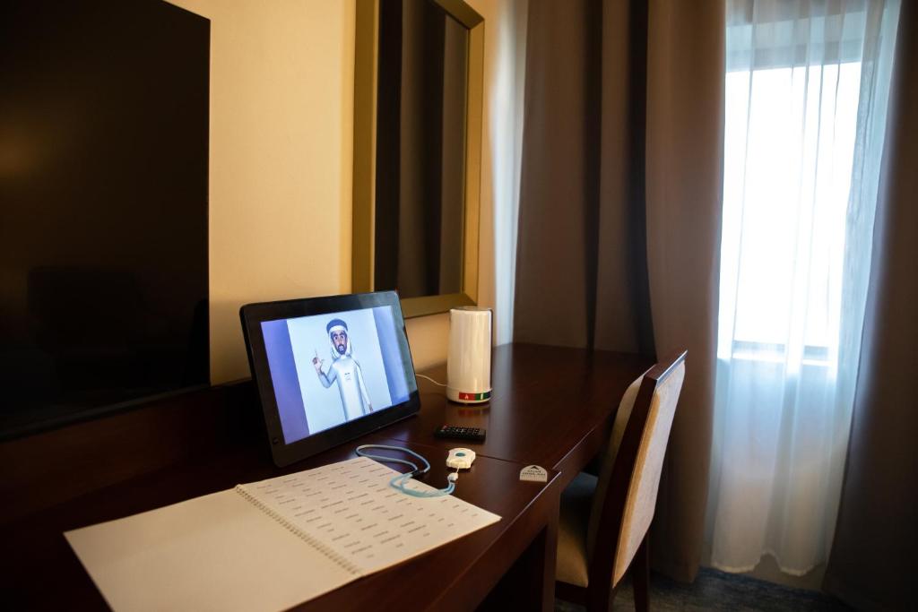 TV a/nebo společenská místnost v ubytování فندق جراند أوتيل للشقق المخدومة Grand Hotel Serviced Apartments